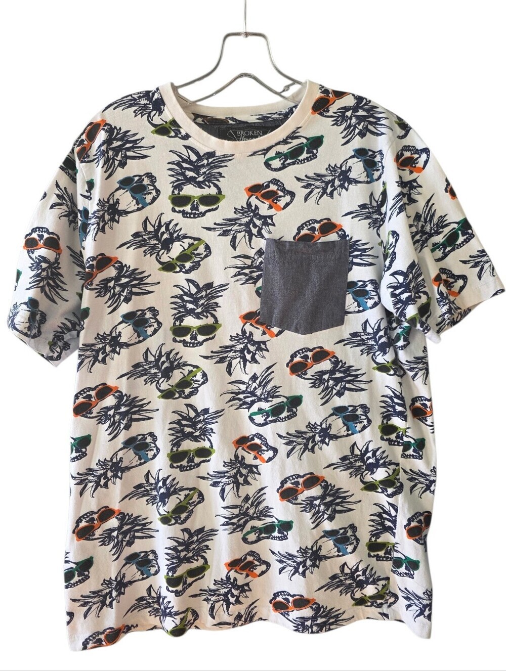 Broken Threads Men's Short-Sleeve Pineapple & Sunglasses Pocket Tee Size Large